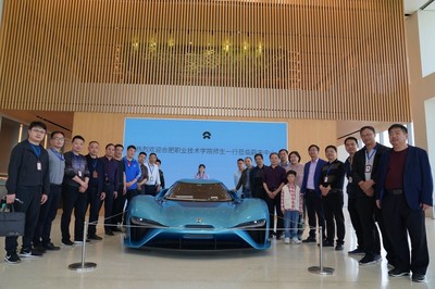 產(chǎn)教融合、工學(xué)交替、知行合一——汽車工程學(xué)院師生蔚來行舞臺藝術(shù)造型策劃紀(jì)實